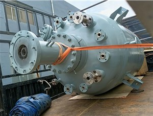 客戶定制的3400l鈦材復合板（TAI+Q345R）高壓反應(yīng)釜發(fā)貨了