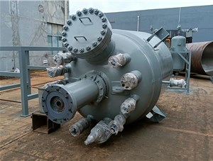 客戶定制的5000l 8mpa 不銹鋼復合板高壓反應(yīng)釜完工